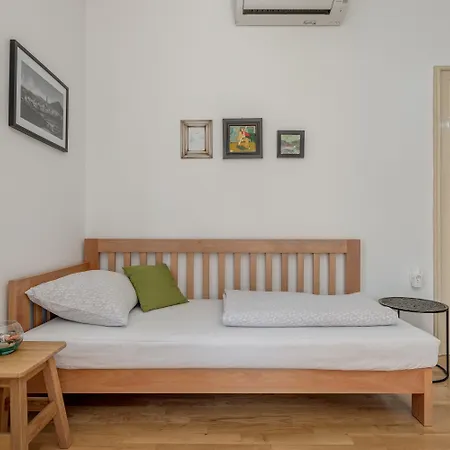 Dinka With Terrace Apartment *