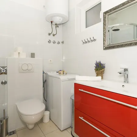 Dinka With Terrace Apartment