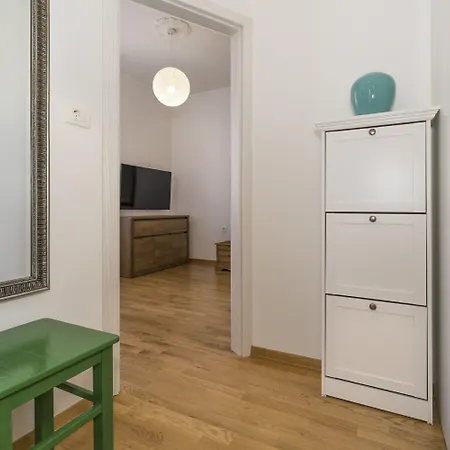 Apartment Dinka With Terrace Split