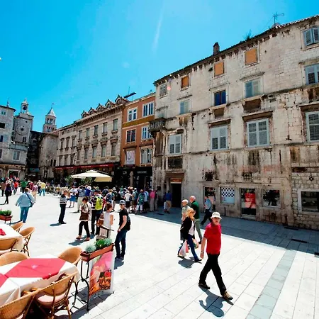 Dinka With Terrace Split