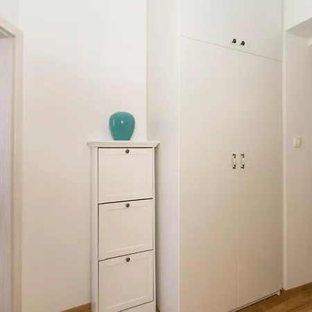 Dinka With Terrace Split