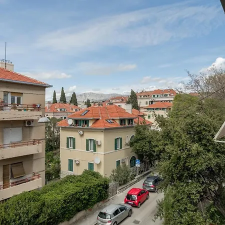 Dinka With Terrace Apartment Split