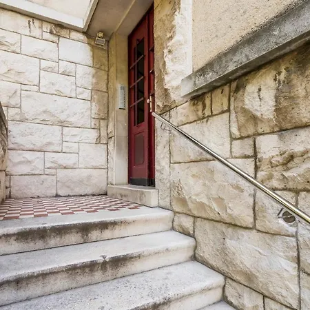 Apartment Dinka With Terrace Split