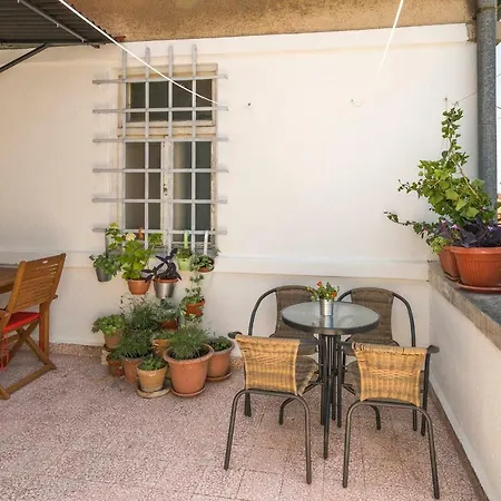 Dinka With Terrace Apartment