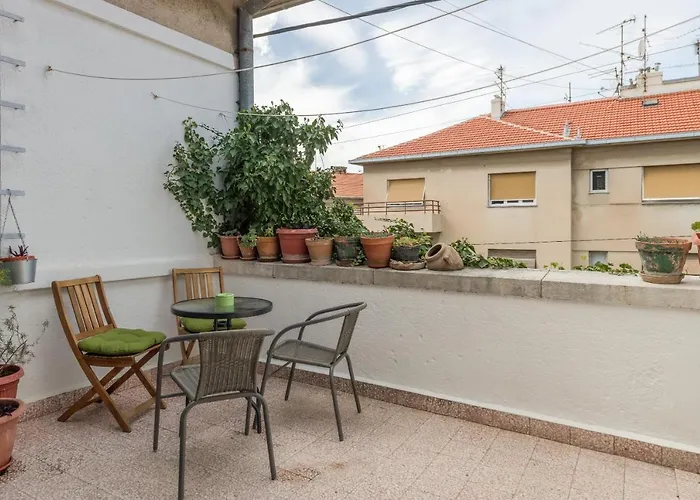 Dinka With Terrace *