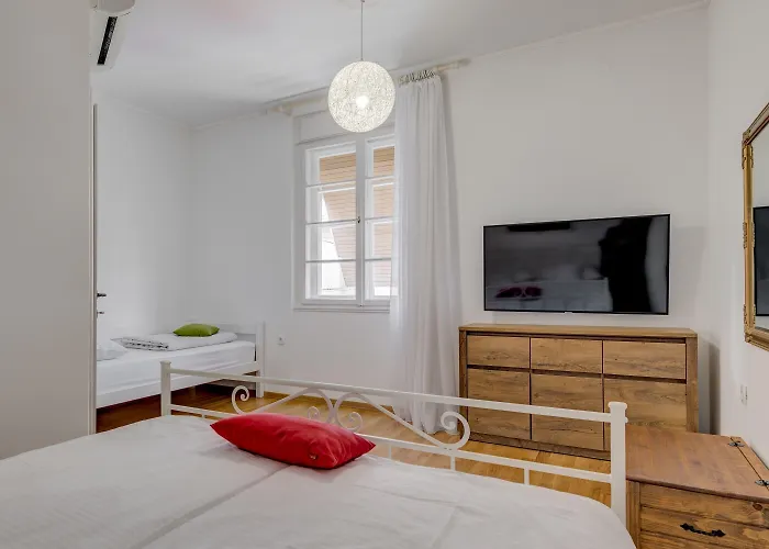 Dinka With Terrace Apartment Split