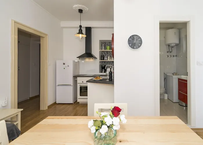Dinka With Terrace Split